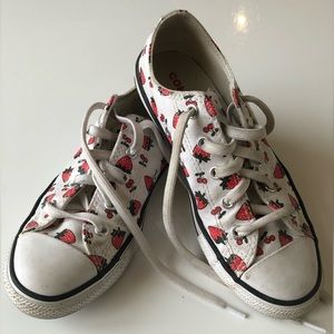 Kids strawberry converse size 2